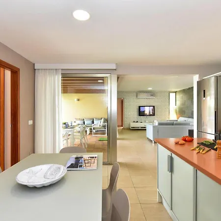 מלון Holiday Home, Maspalomas 4*